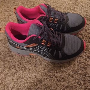2 pairs of Asics shoes